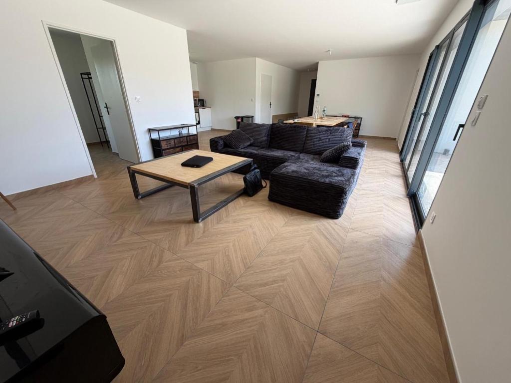 a living room with a couch and a coffee table at Villa eger in Ruoms