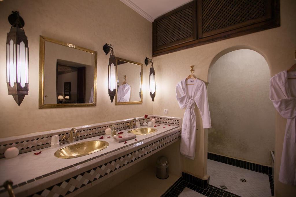 Koupelna v ubytování Riad le Clos des Arts