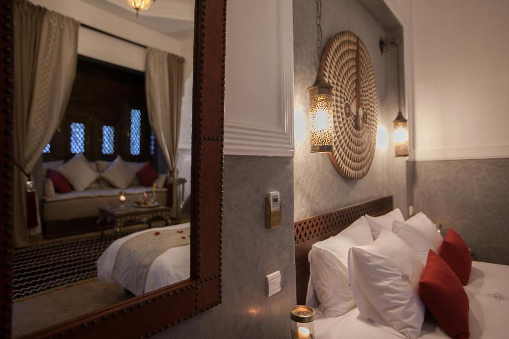 Postel nebo postele na pokoji v ubytování Riad le Clos des Arts