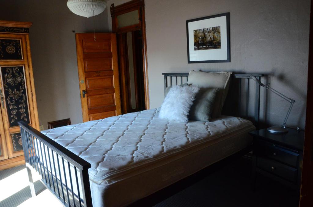 Off Broadway B & B photo