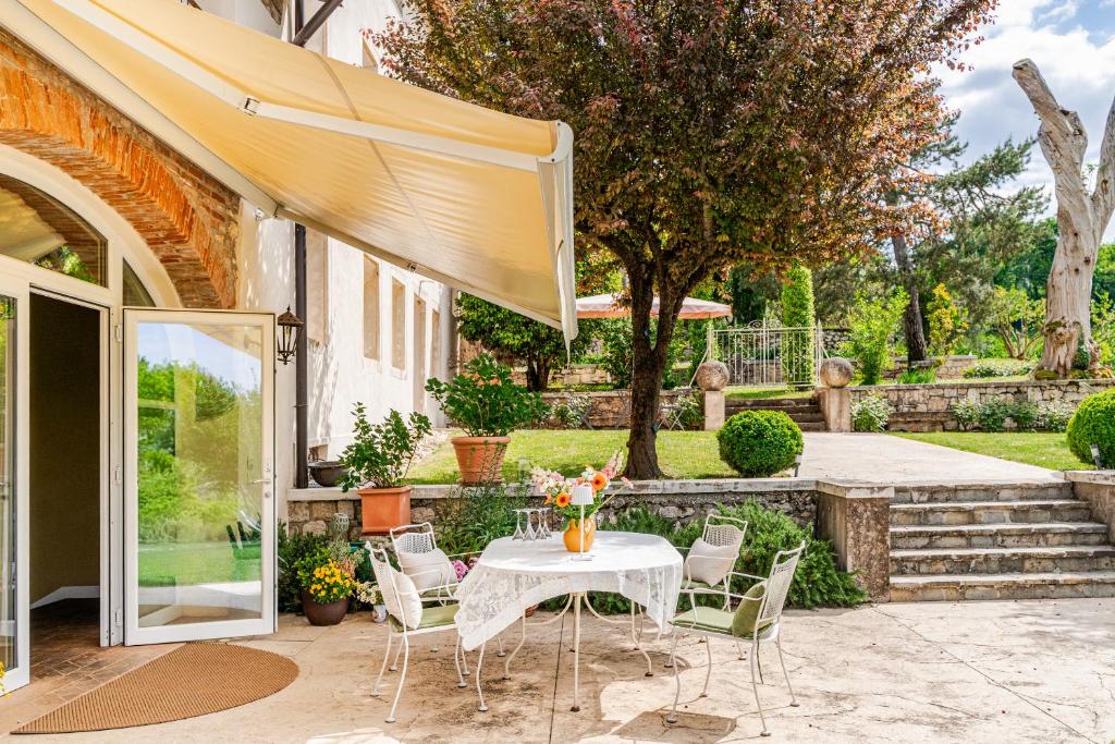 a patio with a white table and chairs at Agriturismo Relais Maddalene101 in Vicenza
