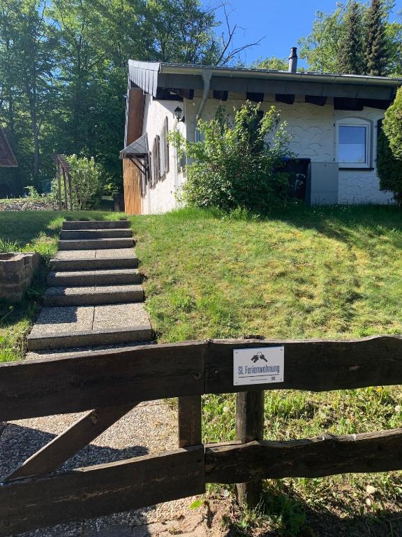 a sign on a fence in front of a house at Ferienhaus Kobel in Stromberg
