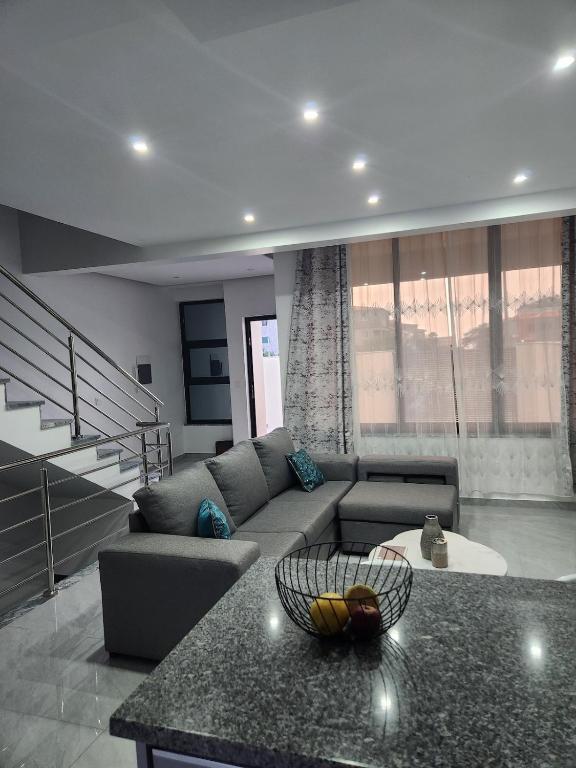 a living room with a couch and a table at Casa Strela Negra in Tarrafal