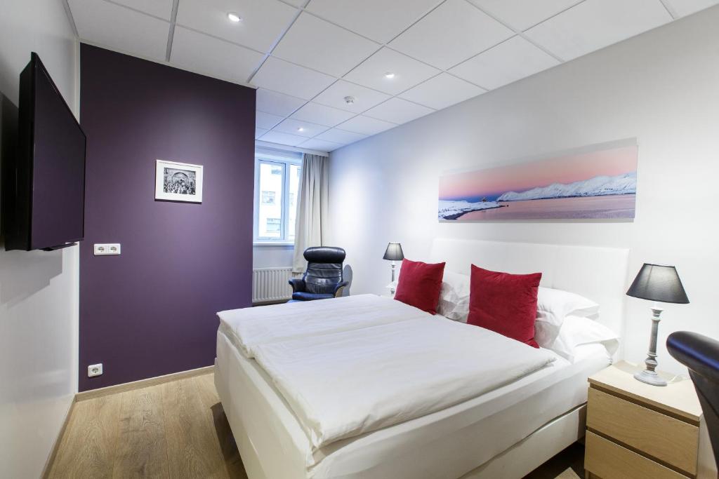 Una cama o camas en una habitación de Centrum Hotel