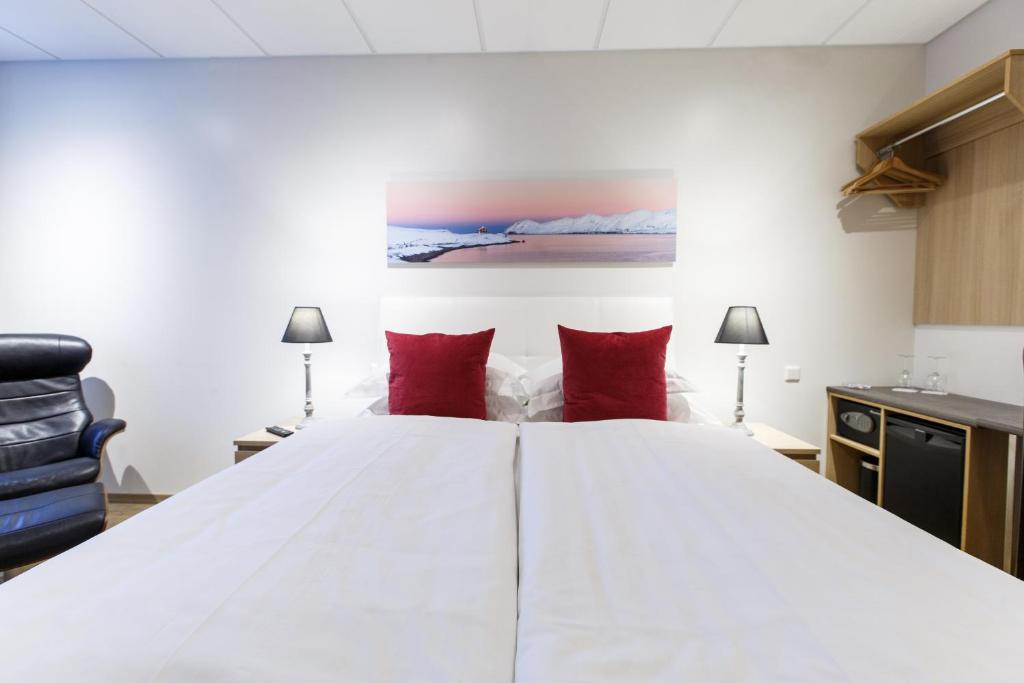 Una cama o camas en una habitación de Centrum Hotel