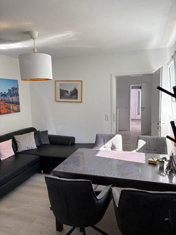 a living room with a black table and a couch at Ferienwohnung Lange in Brilon