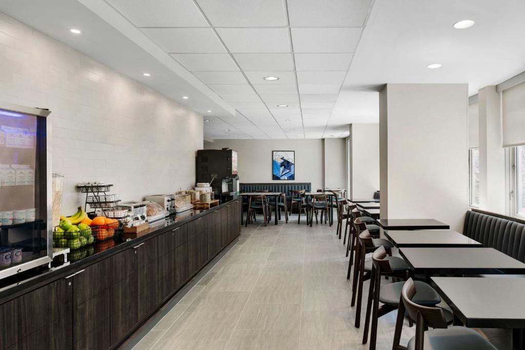 Fairfield Inn and Suites Chicago Downtown/ Magnificent Mile photo