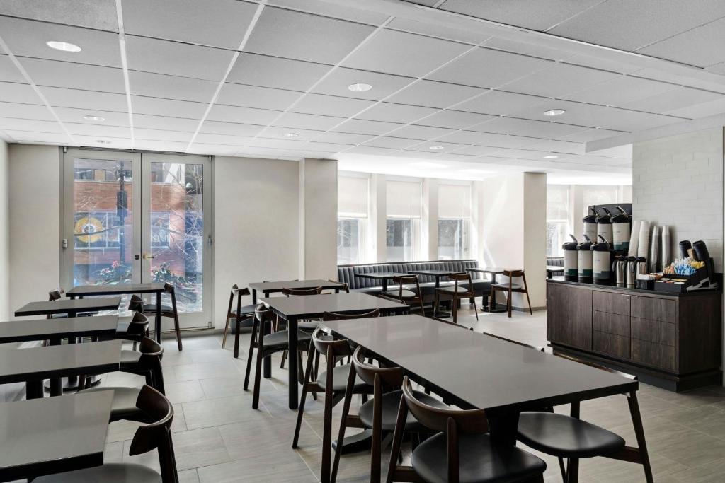 Fairfield Inn and Suites Chicago Downtown/ Magnificent Mile photo
