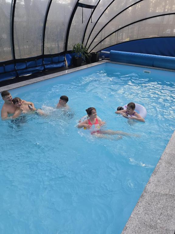 a group of people in a swimming pool at Lesne Runo Borsk, basen z podgrzewaną wodą in Borsk