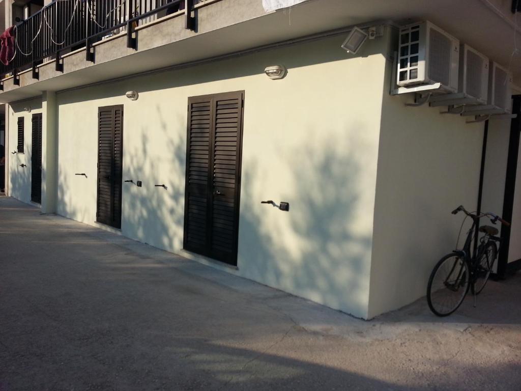 Jízda na kole v ubytování Il Girasole Formia Guesthouse rooms nebo okolí