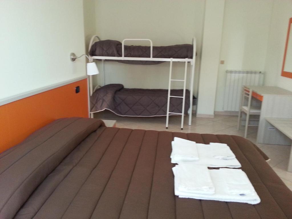 Postel nebo postele na pokoji v ubytování Il Girasole Formia Guesthouse rooms