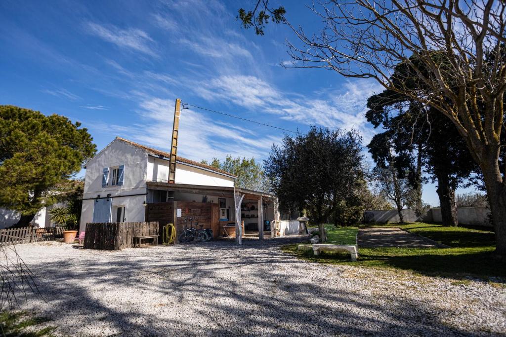 a white house with a tower on top of it at Mas Constantin in Salin-de-Giraud