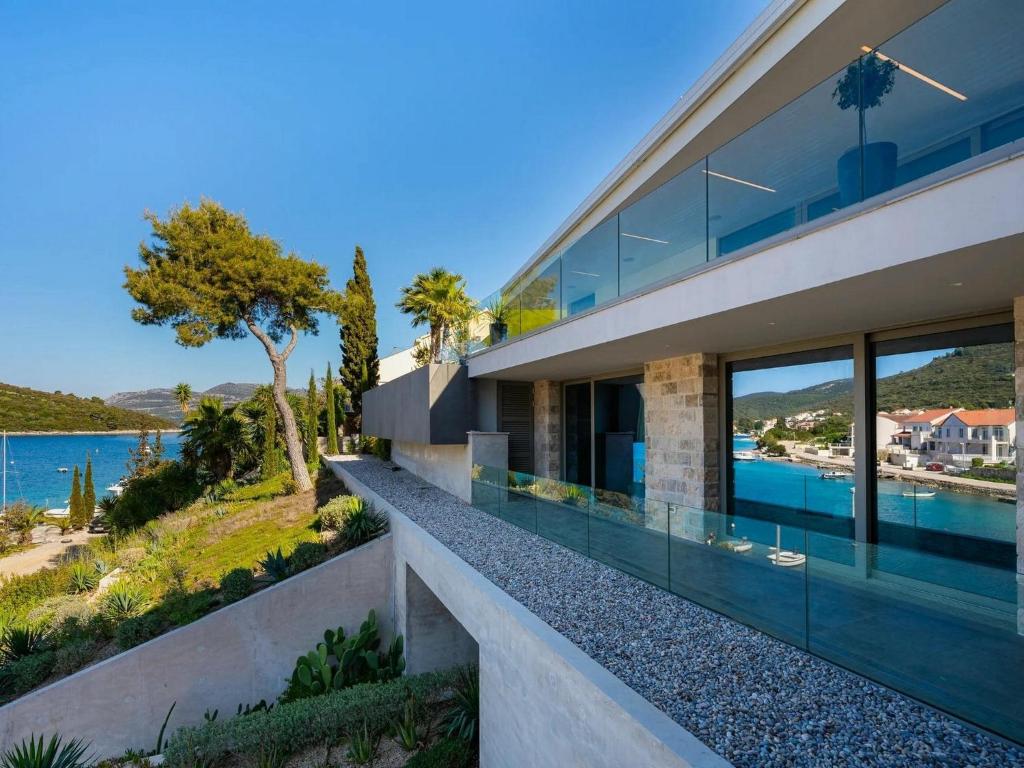 Villa Moreska Korcula Seafront Infinity Pool