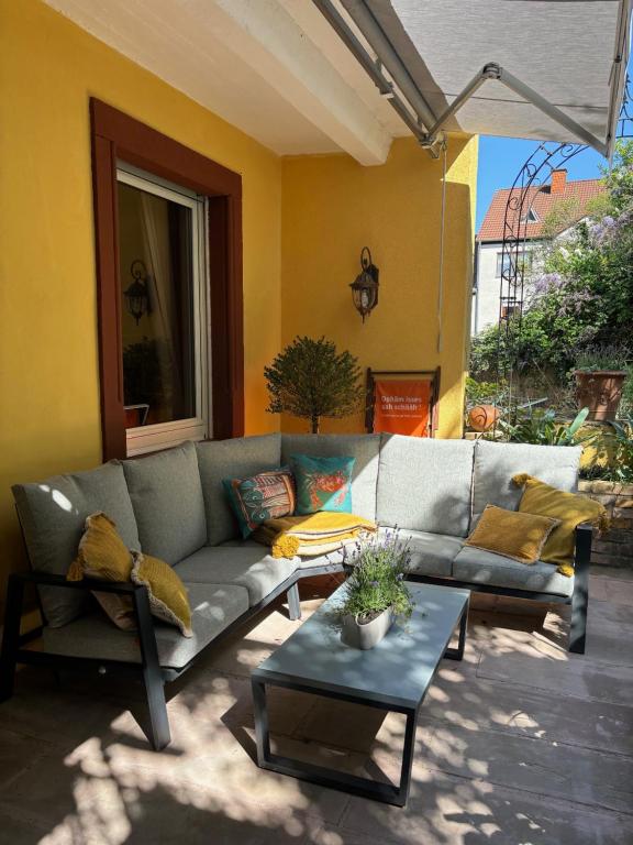 a living room with a couch and a table at Villa Botanica in Neustadt an der Weinstraße