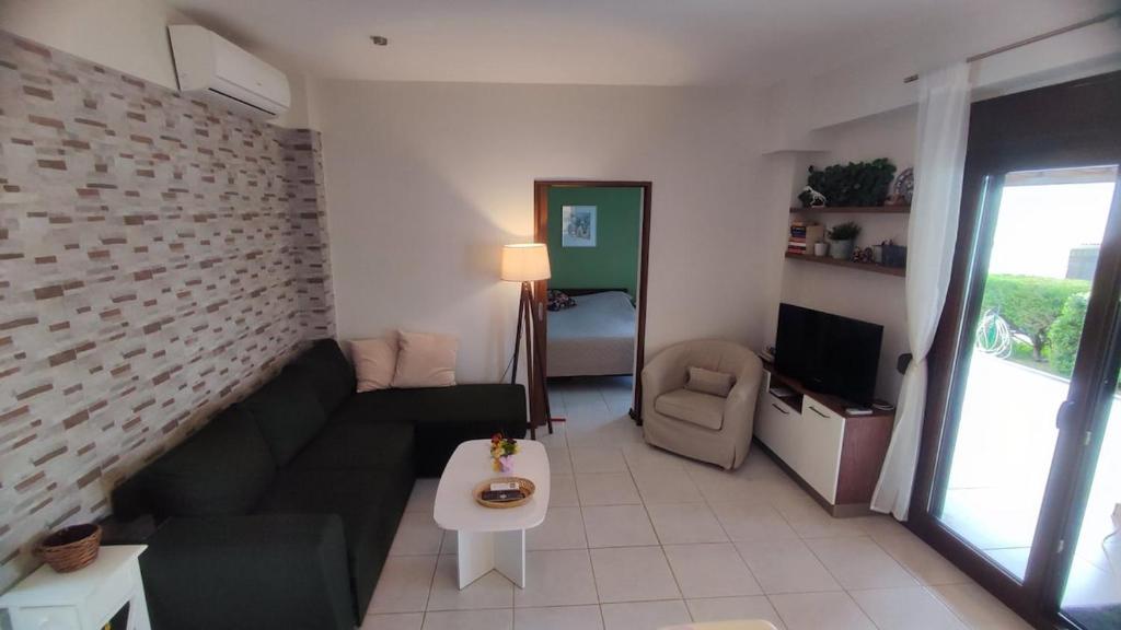 Beach Front House with Garden, in Pefkochori