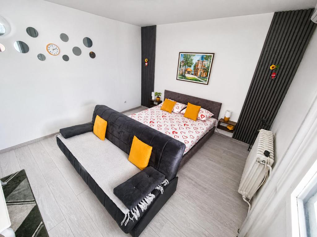 a living room with a couch and a bed at Globus in Kruševac
