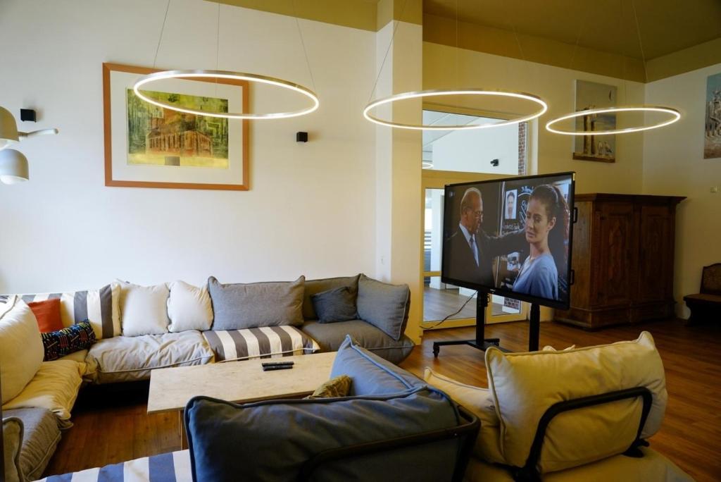 a living room with couches and a flat screen tv at Ostseelandhaus DHH Wendy 1 in Proseken