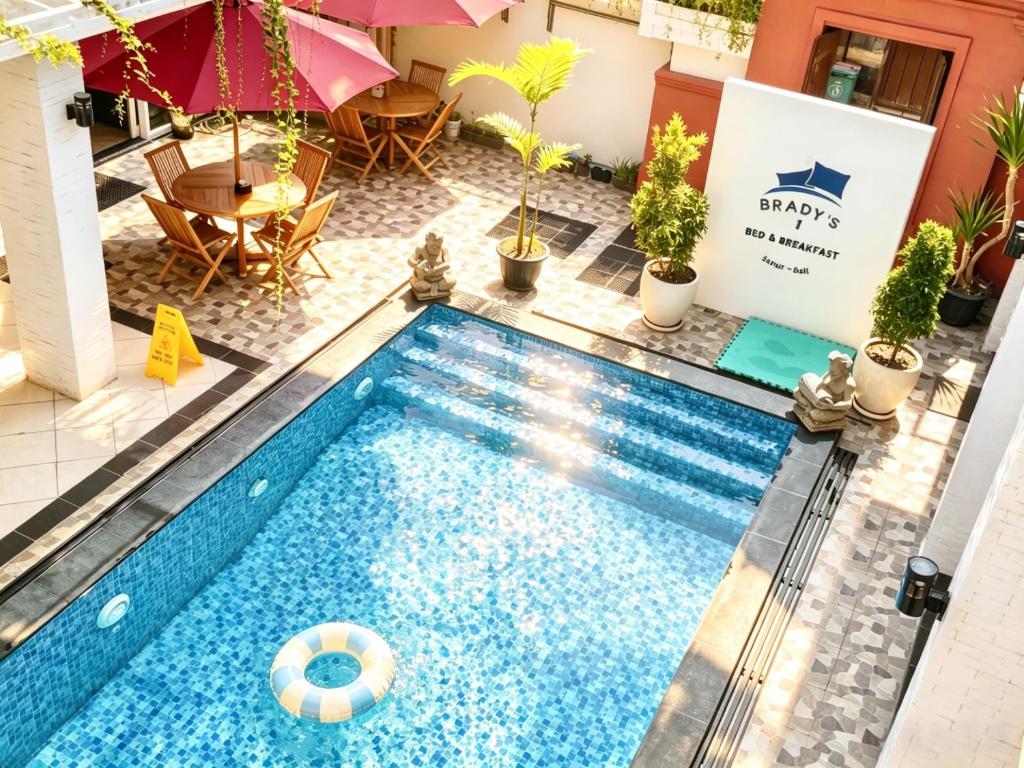 an overhead view of a swimming pool in a hotel at Brady's B&B Close To Sanur Beach in Sanur