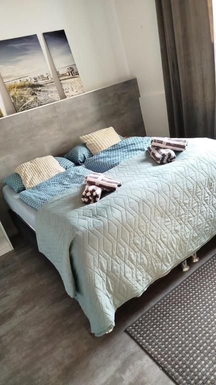 a bedroom with a large bed with towels on it at Guesthouse - Weeze Rooms in Weeze
