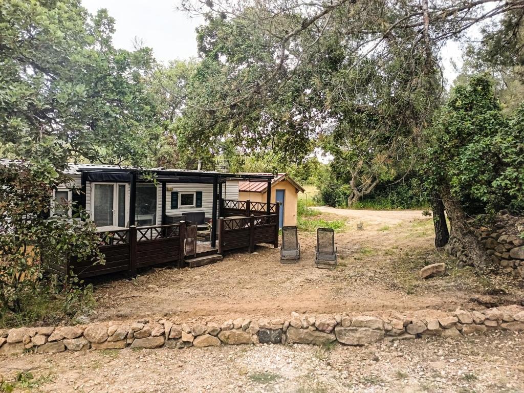 a cabin in the woods with a porch at Escale en Provence in Carqueiranne
