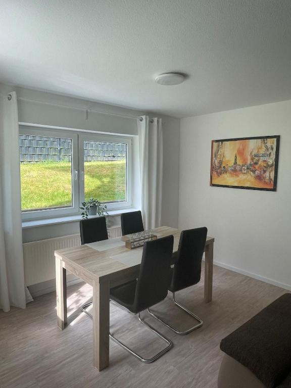 a dining room with a wooden table and chairs at Ferienwohnung Moor in Wickede (Ruhr)