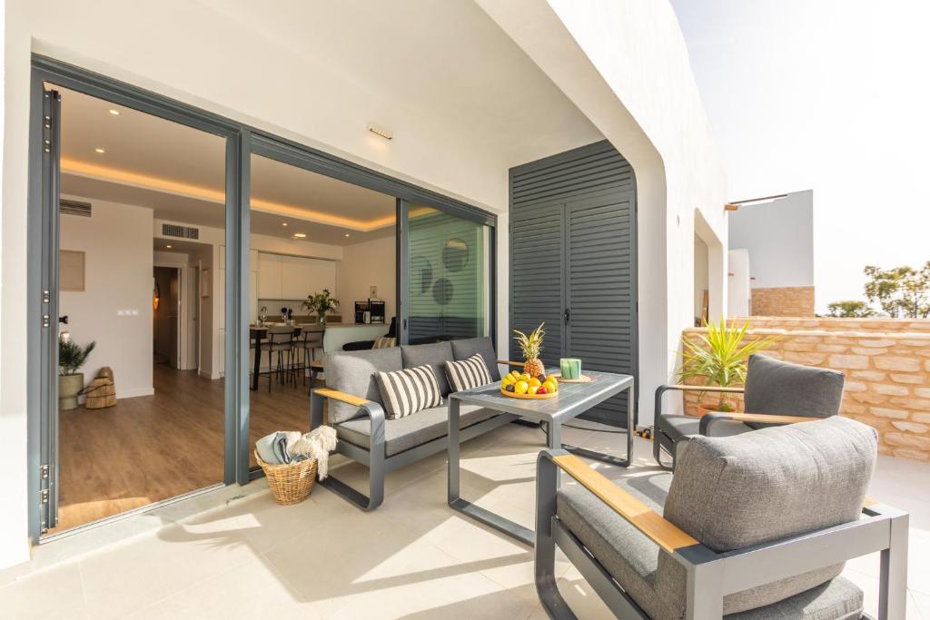 2BR Apt with Terrace & Parking, Near Beach & Town
