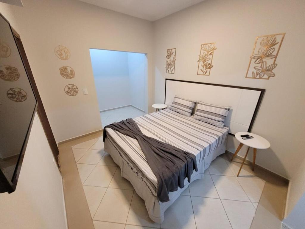 a bedroom with a large bed and a tiled floor at Casa, jd Belo Horizonte in Indaiatuba