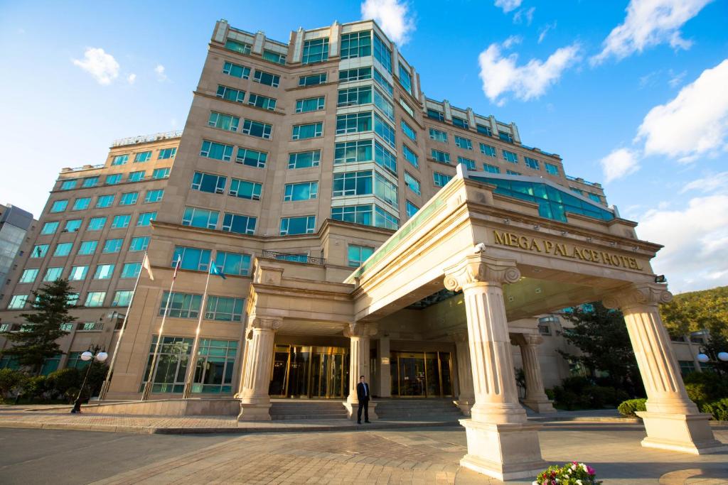 Mega Palace - Housity