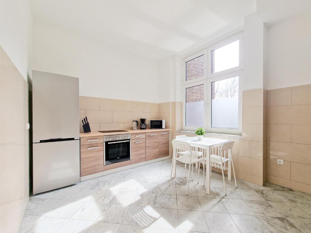 RAJ Living - 2 , 3 and 4 Room Apartments - 25 Min Messe DUS - 