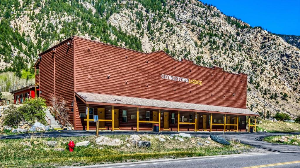 a building on the side of a mountain at Georgetown Lodge in Georgetown