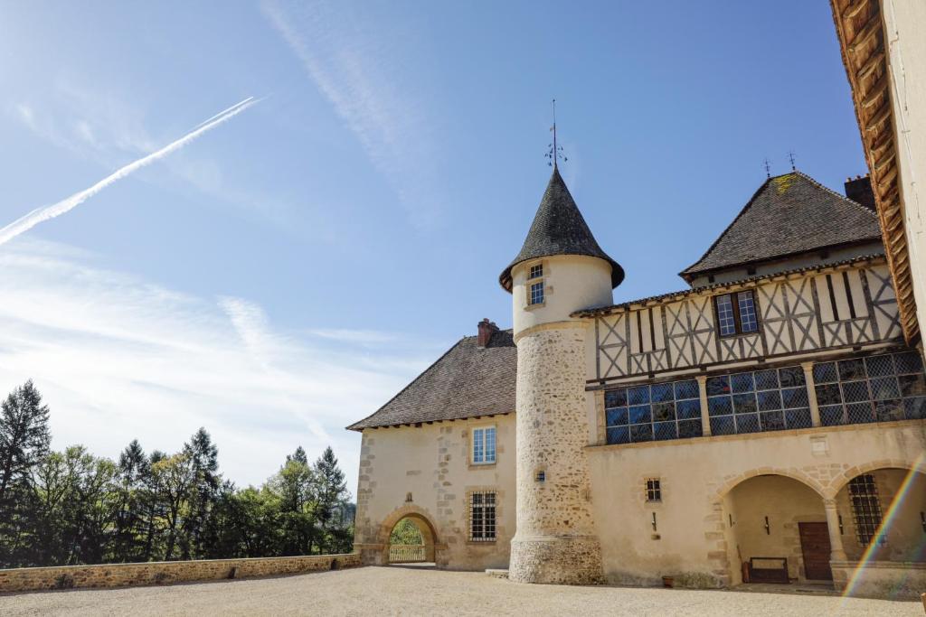 an old building with a tower on top of it at Château du Mas de l'Âge in Couzeix