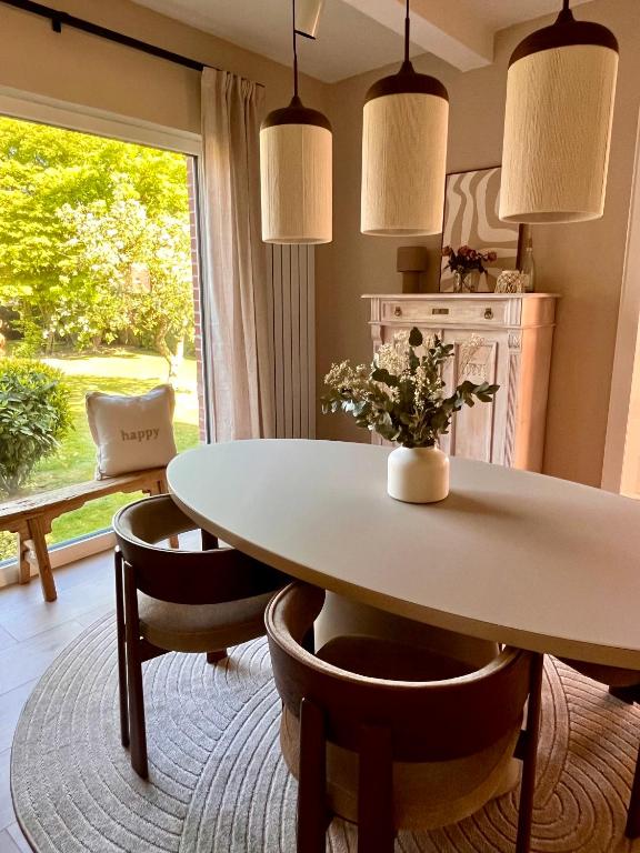 a dining room with a table and chairs and a window at LIV Apartments in Stadthagen