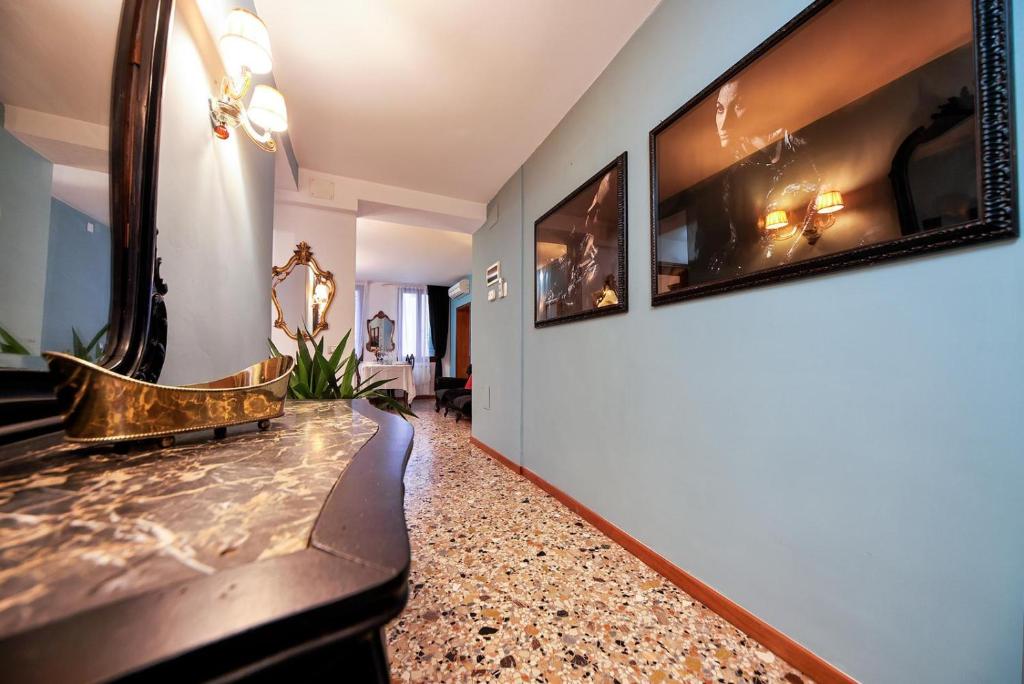 a living room with a hallway with a couch and mirrors at Ca' Perdon Apartment in Venice