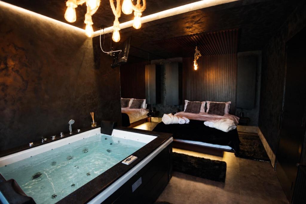 Gallery image ng JacuzziNoirHouse sa Seciuri
