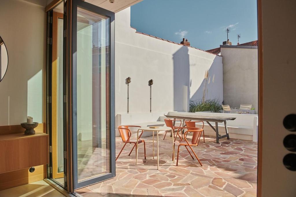 Spacious Family Home Walk to Beach Sleeps 10