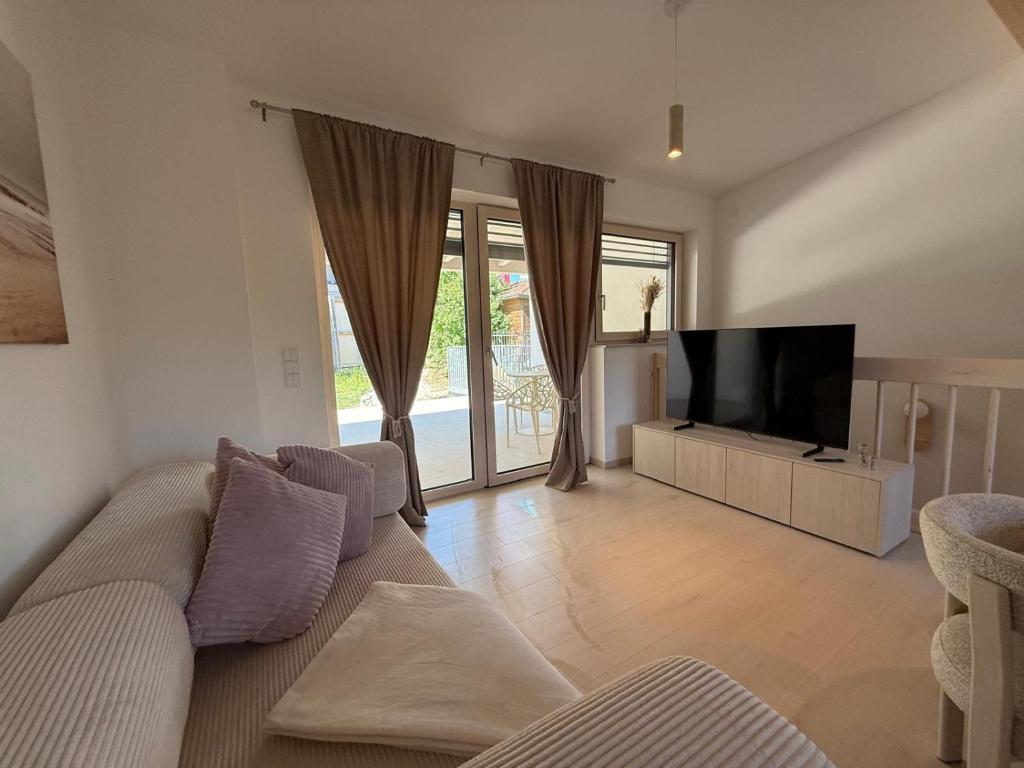 a living room with a couch and a flat screen tv at Donau Vibes Luxury Family near City and Highway in Linz