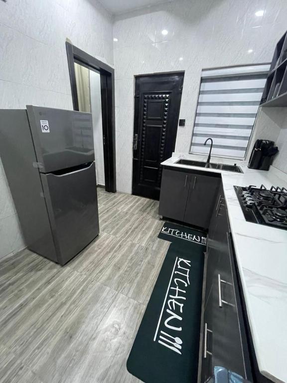 a kitchen with a black and white counter and a sink at Kayus Place in Isaga-Abosule