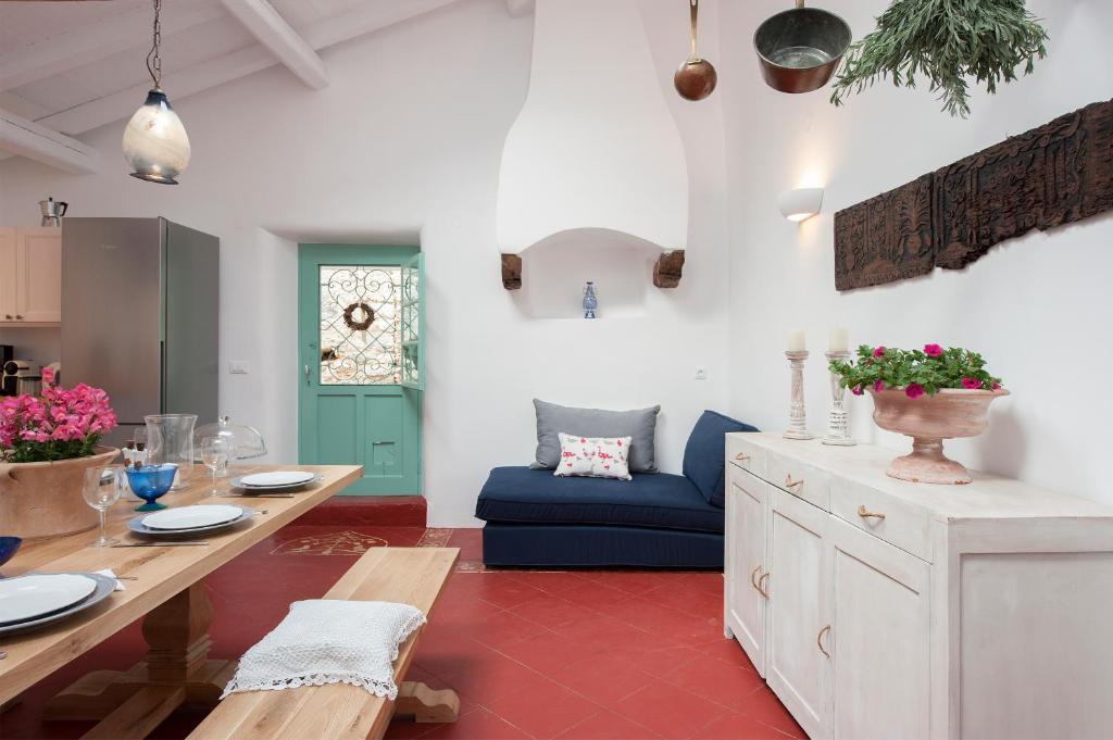 A seating area at White Jasmine Cottage