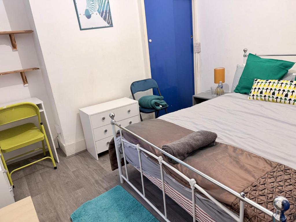 a small bedroom with a bed and a chair at Smart Double Room in Reading