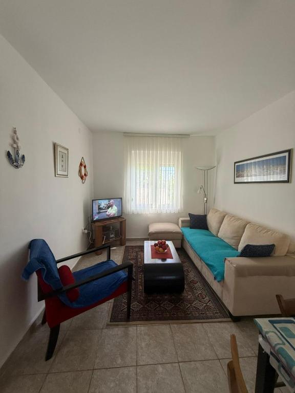 a living room with a couch and a table at Apartman LUCIJA, dostupan minimum 7 NOCENJA i VISE, AVAIBLE FOR RENT MINIM 7 NIGHTS AND MORE in Sutomore