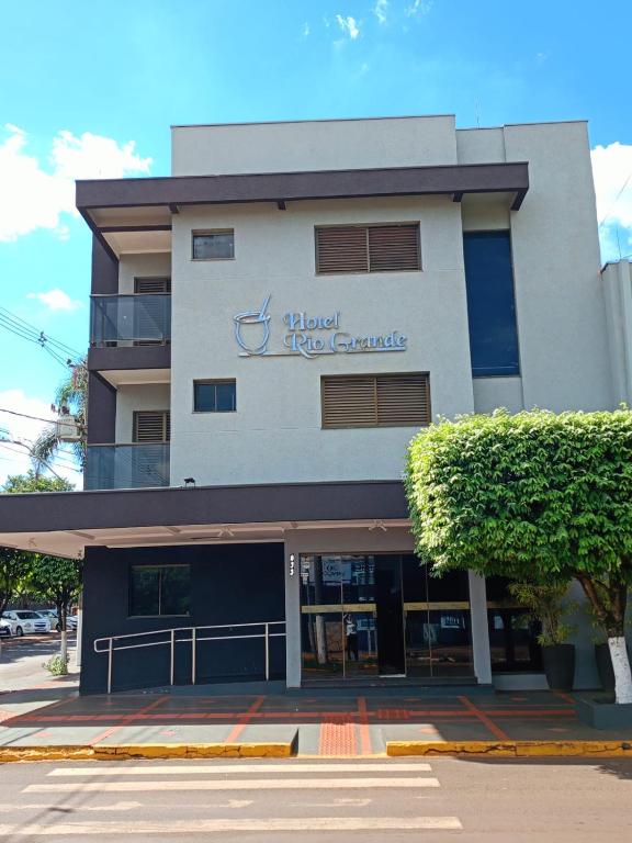 a building with a sign on the side of it at Hotel Rio Grande in Dourados