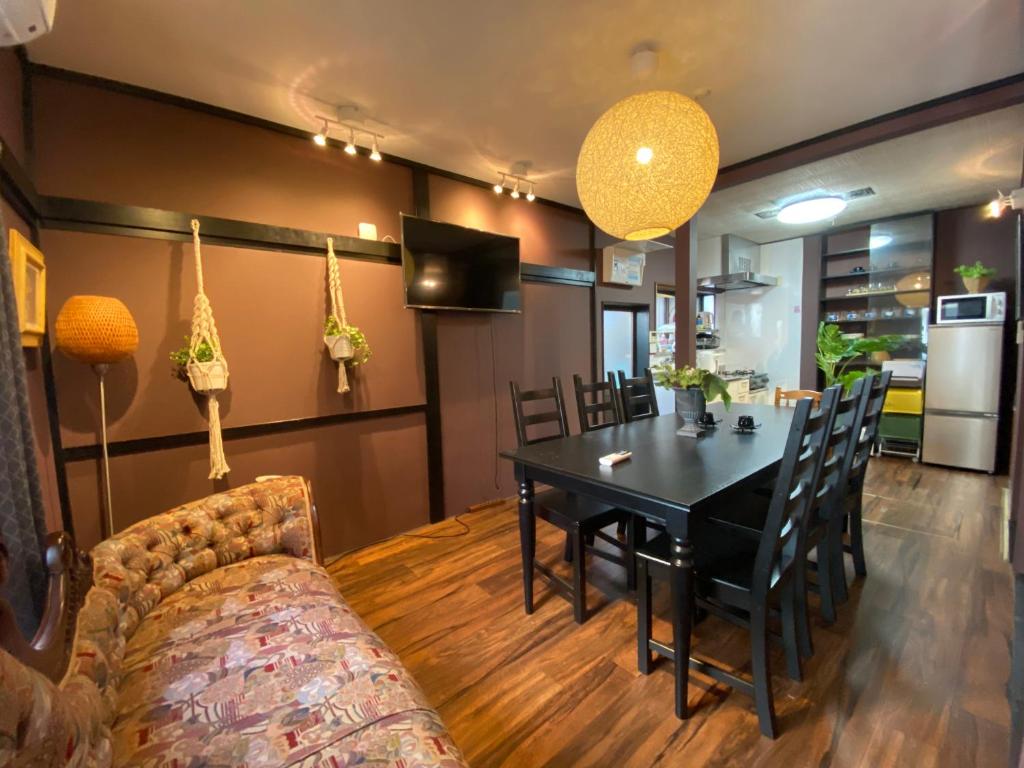 Private Rooftop 4BR Villa for12 - 4BR-2Bath-3Toilet-3min Stn