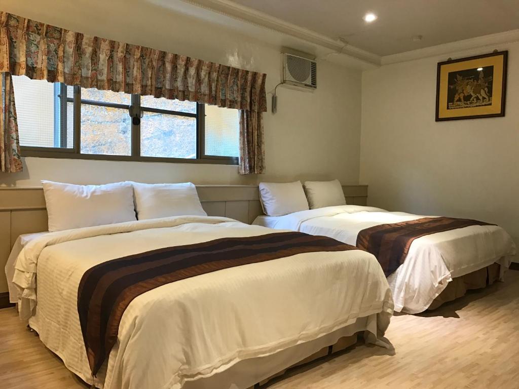 Minren Hotel tesisinde bir odada yatak veya yataklar