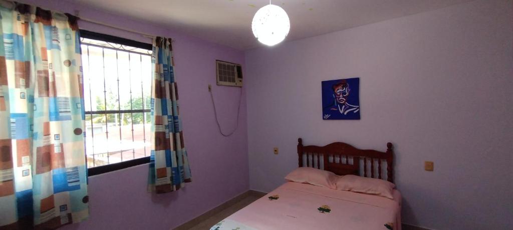 a small bedroom with a bed and a window at Hospedaje "Entre Amigos" in Comalcalco