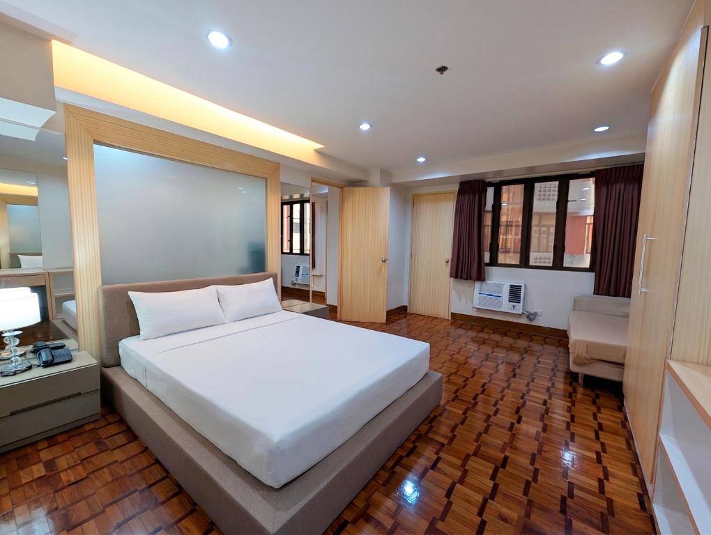 Prince Plaza II Condotel - 