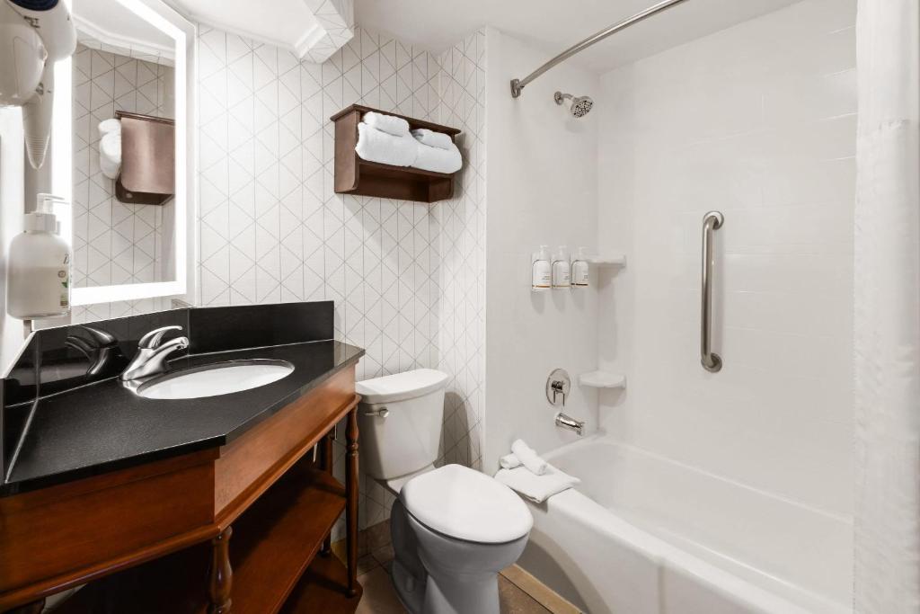 Wingate by Wyndham Cranberry photo