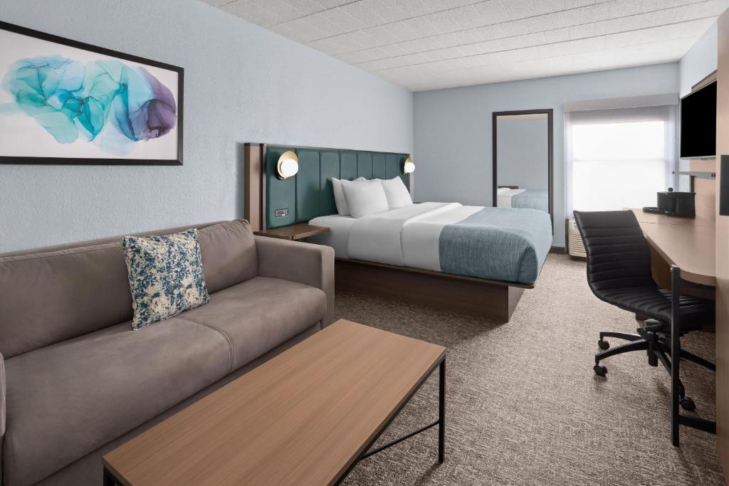 Wingate by Wyndham Cranberry photo