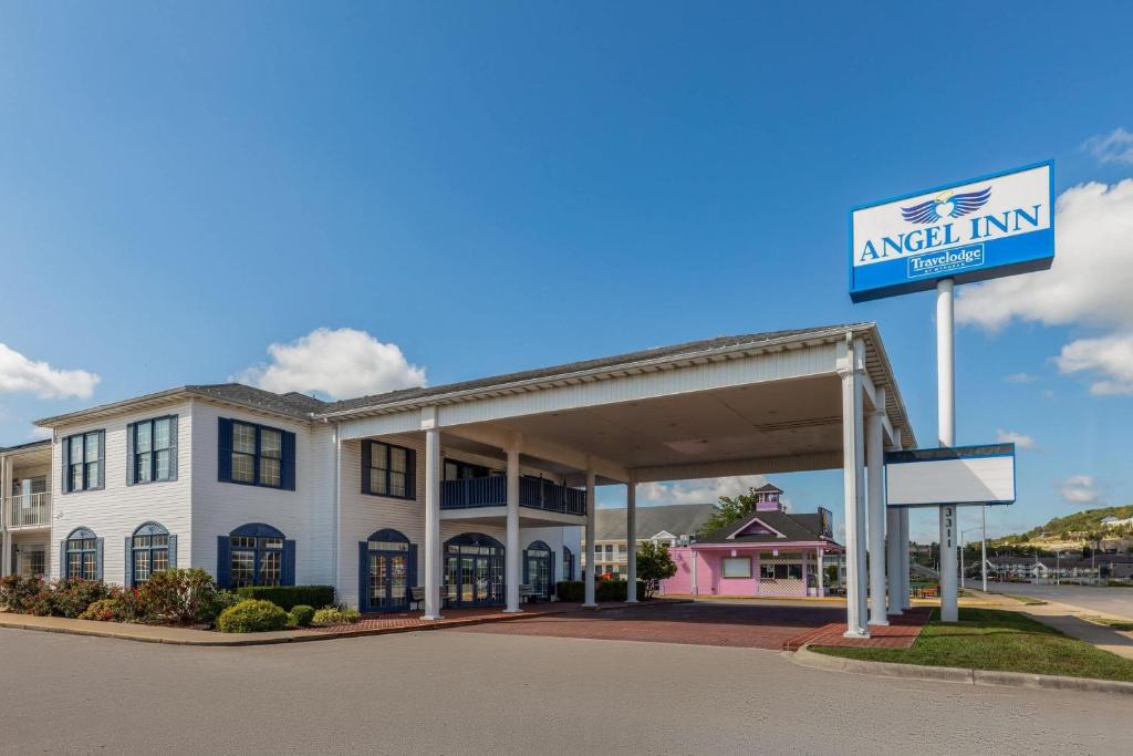 Angel Inn Near IMAX, a Travelodge by Wyndham photo