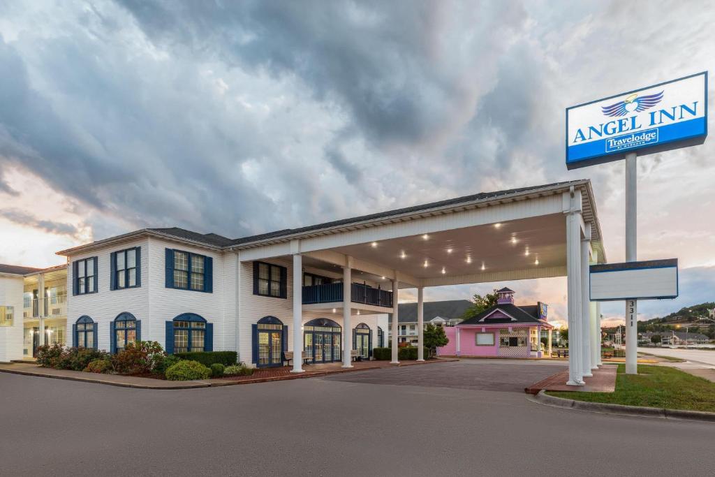 Angel Inn Near IMAX, a Travelodge by Wyndham photo