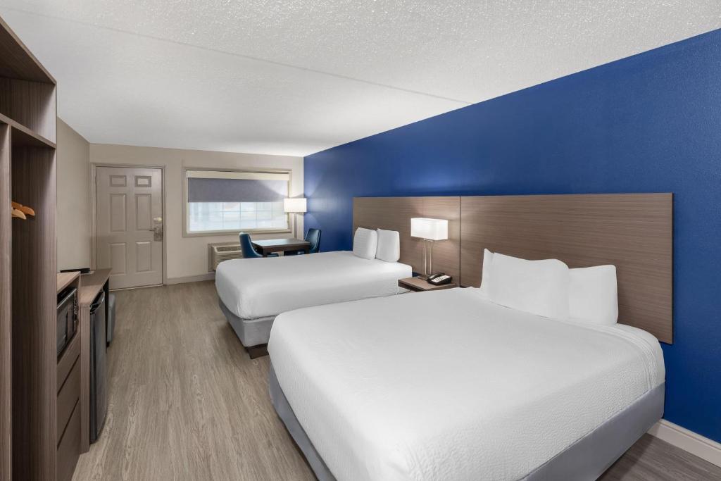 Angel Inn Near IMAX, a Travelodge by Wyndham photo
